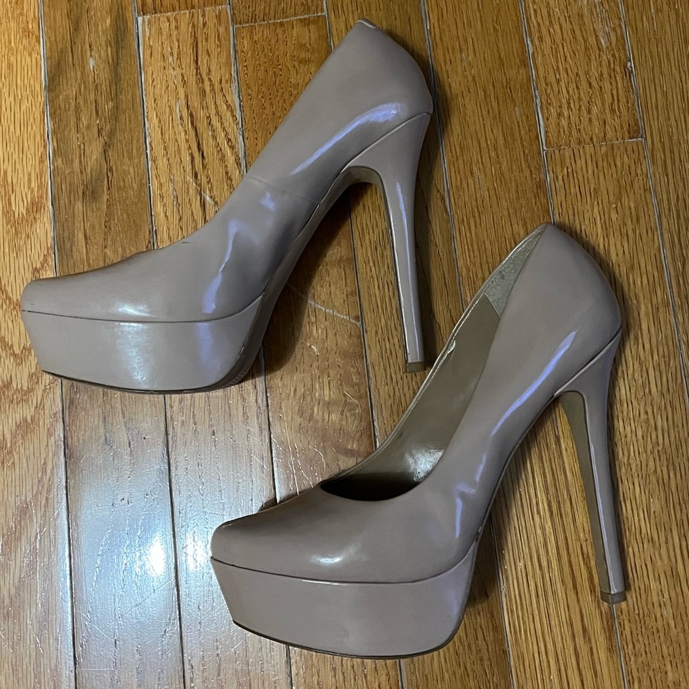 heels - Picture 3 of 5